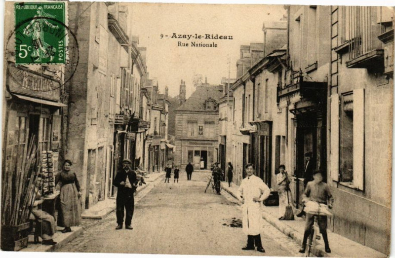 Carte postale ancienne Azay-le-Rideau - Rue Nationale à Azay-le-Rideau