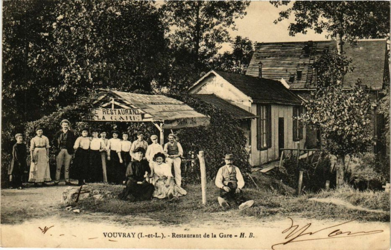 Carte postale ancienne Vouvray - Restaurant de la Gare à Vouvray