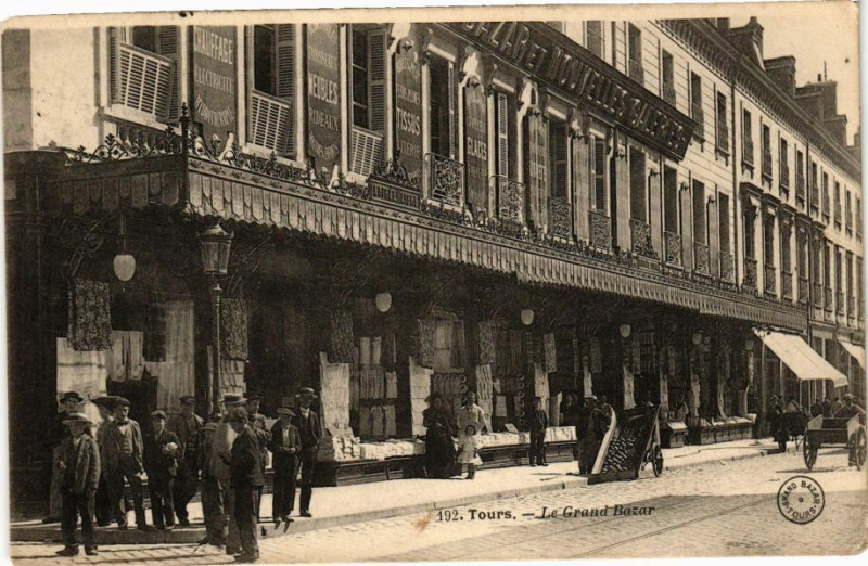 Carte postale ancienne Tours - Le Grand Bazar à Tours