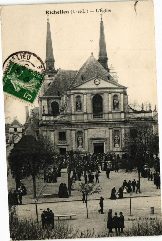 Carte postale ancienne Richelieu - L'Eglise à Richelieu
