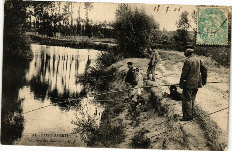 Carte postale ancienne Saint-Avertin - Tombeau des Gardous à Saint-Avertin