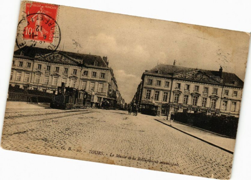 Carte postale ancienne Tours - Le Musée et la Bibliothéque municipale à Tours