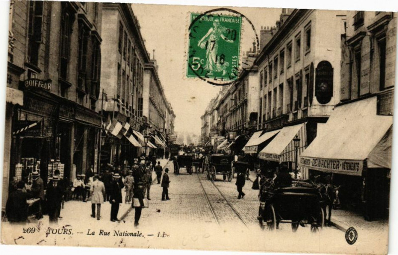 Carte postale ancienne Tours - La Rue Nationale à Tours