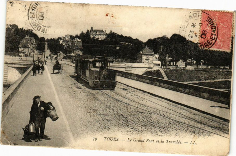 Carte postale ancienne Tours - Le Grand Pont et la Tranchée à Tours