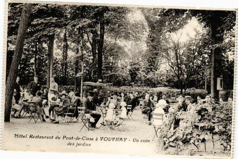 Carte postale ancienne Hotel Restaurant du Pont-de-Ciese a Vouvray - Un coin des jardins à Vouvray