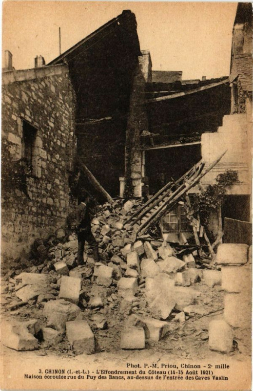Carte postale ancienne Chinon - l'Effondrement du Coteau (14-15 Aout 1921) à Chinon