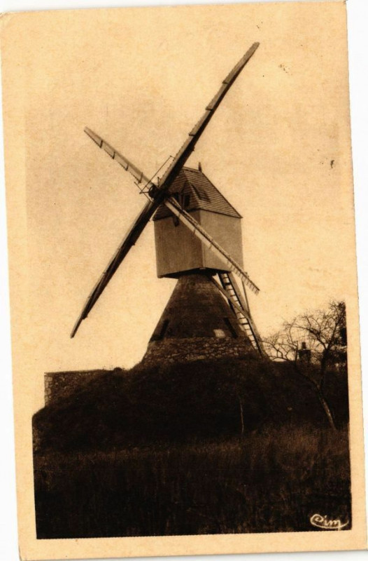 Carte postale ancienne Bourgueil - Le Moulin Bleu à Bourgueil