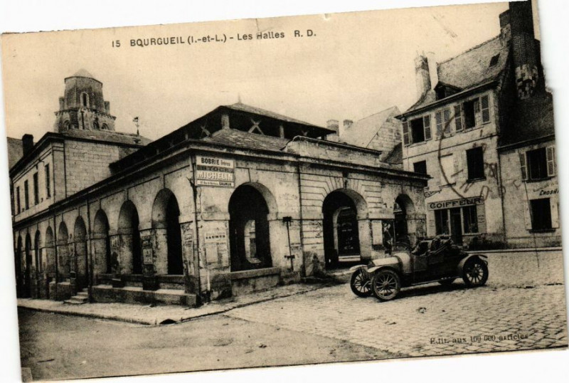 Carte postale ancienne Bourgueil - Les Halles à Bourgueil