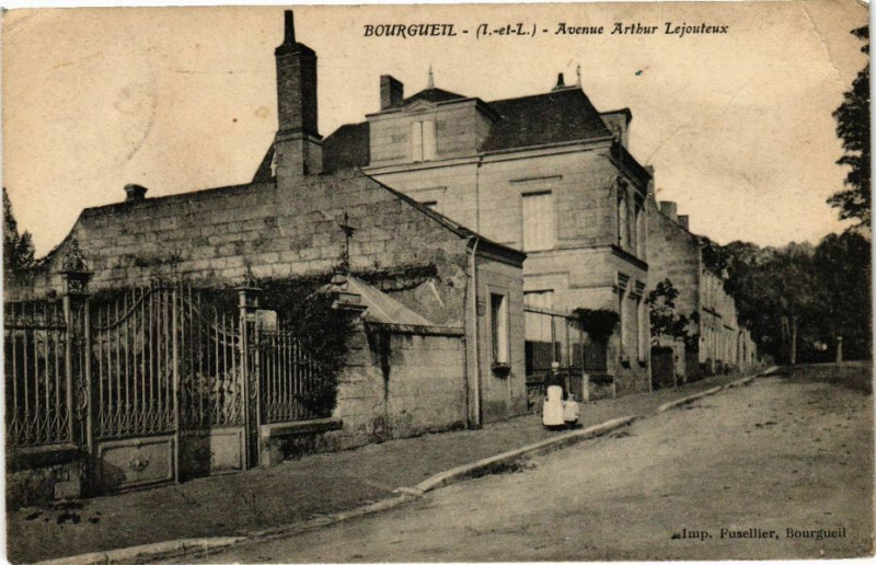 Carte postale ancienne Bourgueil - Avenue Arthur Lejouteux à Bourgueil