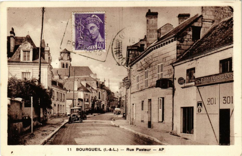 Carte postale ancienne Bourgueil - Rue Pasteur à Bourgueil