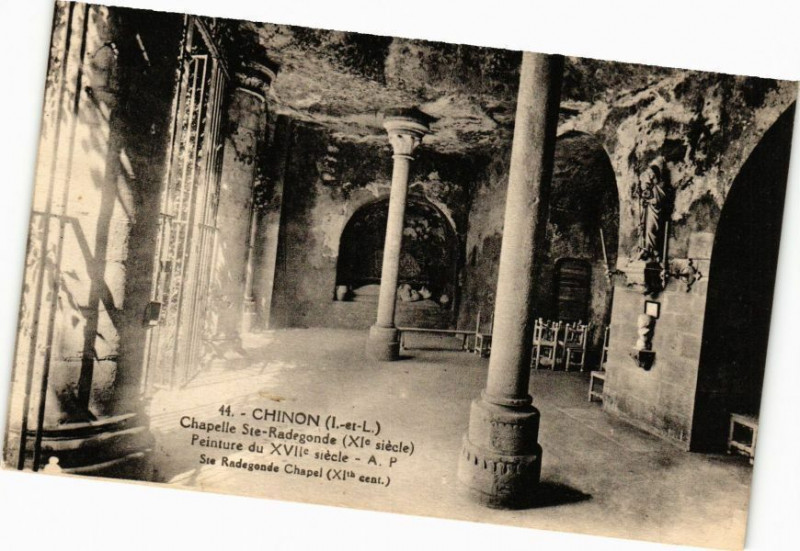 Carte postale ancienne Chinon - Chapelle Ste-Radegonde (Xi s) - Peinture du Xvii s à Chinon