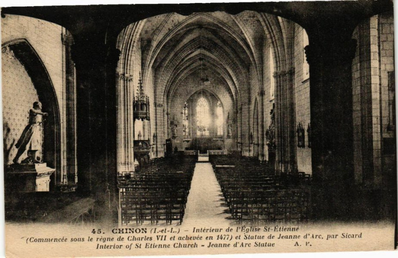Carte postale ancienne Chinon - Intérieur de l'Eglise St-Etienne (Commercée à Chinon