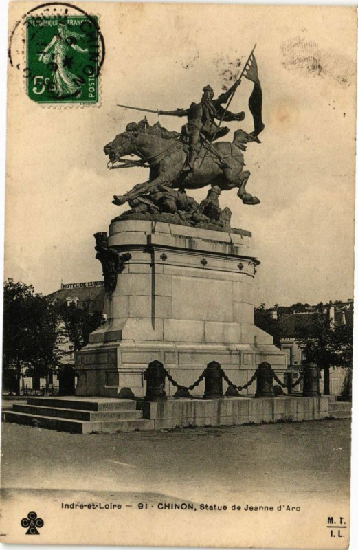 Carte postale ancienne Indre-et-Loire - Chinon - Statue de Jeanne d'Arc à Chinon