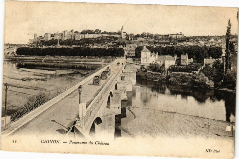 Carte postale ancienne Chinon - Panorama du Chateau à Chinon
