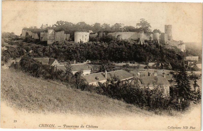 Carte postale ancienne Chinon - Panorama du Chateau à Chinon