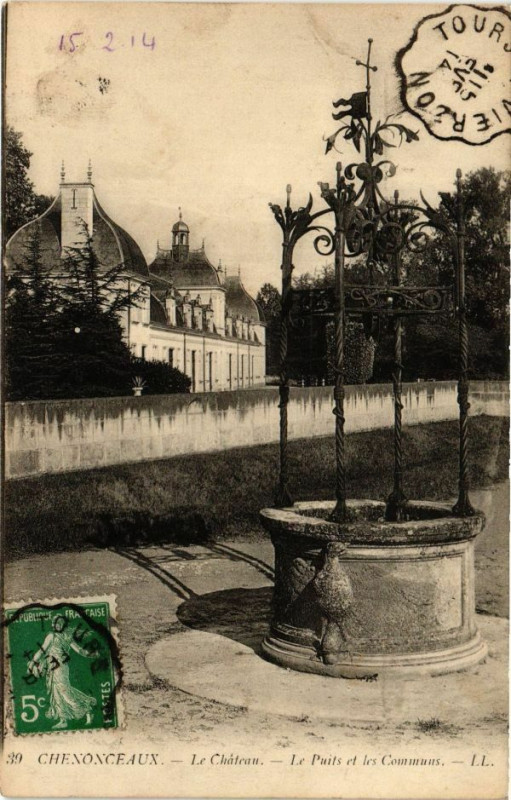 Carte postale ancienne Chenonceaux - Le Chateau - Le Puits et les Communs à Chenonceaux