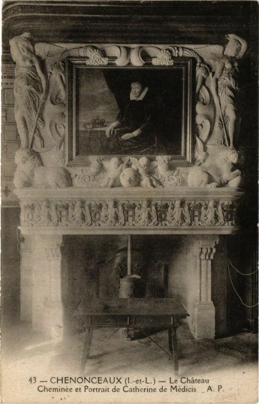 Carte postale ancienne Chenonceaux - Le Chateau Cheminée et Portrait de... à Chenonceaux