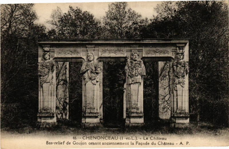 Carte postale ancienne Chenonceaux - Le Chateau - Bas-relief de Goujon ornant à Chenonceaux