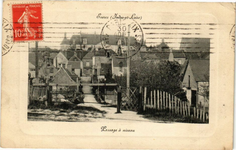 Carte postale ancienne Esvres - Passage a niveau à Esvres