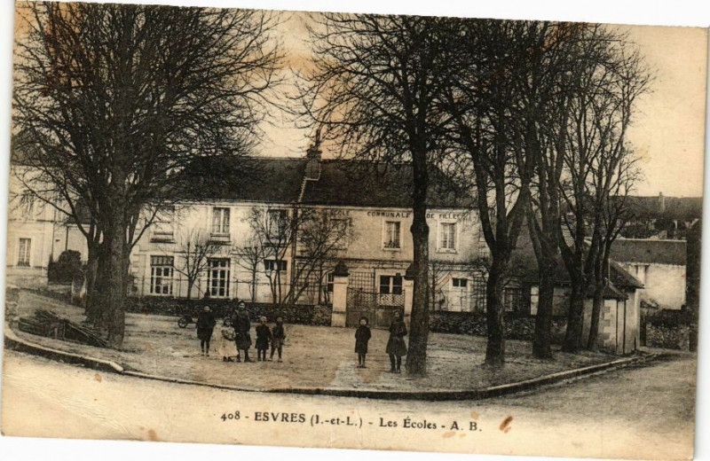 Carte postale ancienne Esvres - Les Ecoles à Esvres