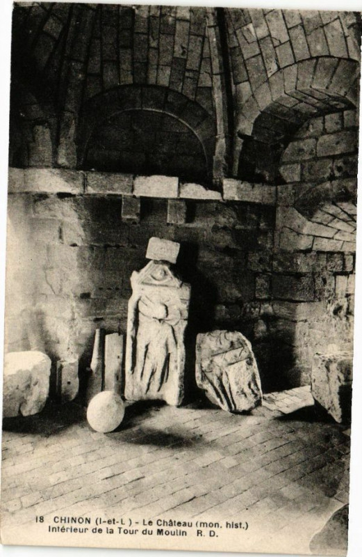 Carte postale ancienne Chinon - Le Chateau (mons.hist) -Intérieur de la Tour à Chinon