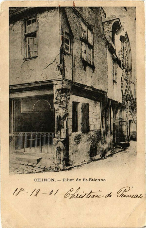 Carte postale ancienne Chinon - Pilier de St-Etienne à Chinon