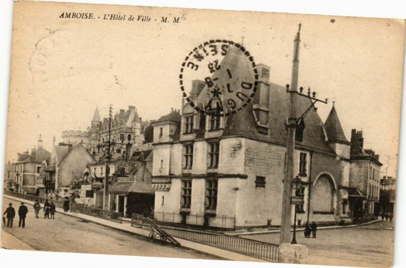 Carte postale ancienne Amboise - L'Hotel de Ville à Amboise