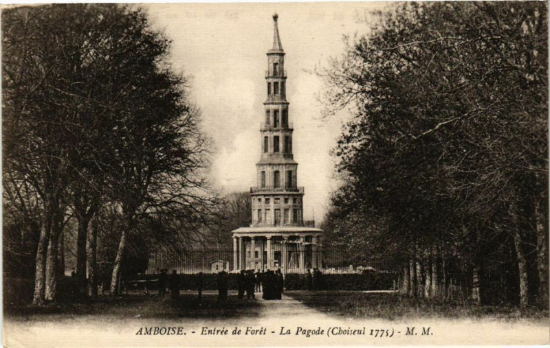 Carte postale ancienne Amboise - Entrée de Foret - La Pagode (Choiseul 1771) à Amboise
