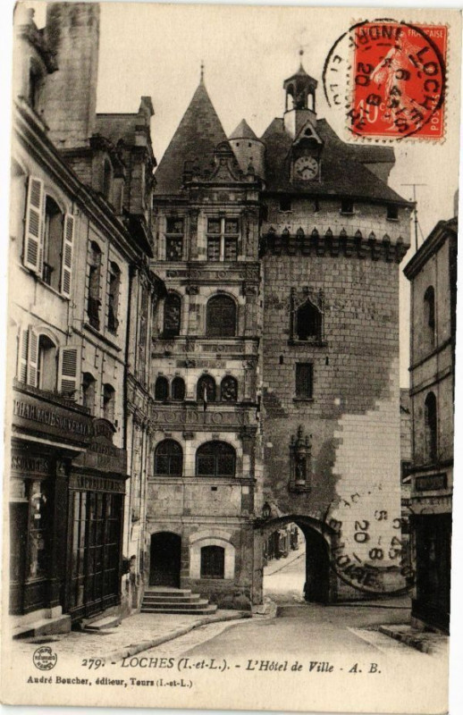 Carte postale ancienne Loches - L'Hotel deVille à Loches