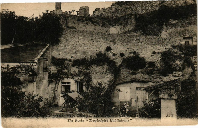 Carte postale ancienne Luynes -Le Rochars - Habitations Troglodites à Luynes