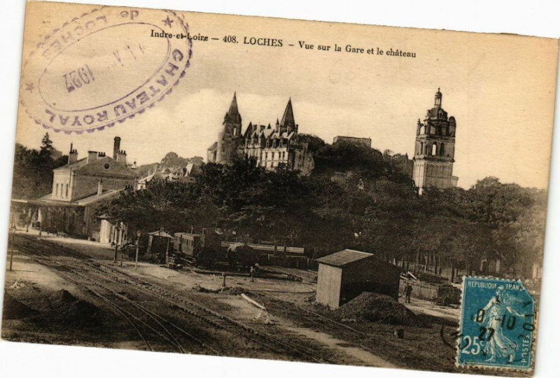 Carte postale ancienne Indre-et-Loire - Loches - Vue sur la Gare et le Chateau à Loches