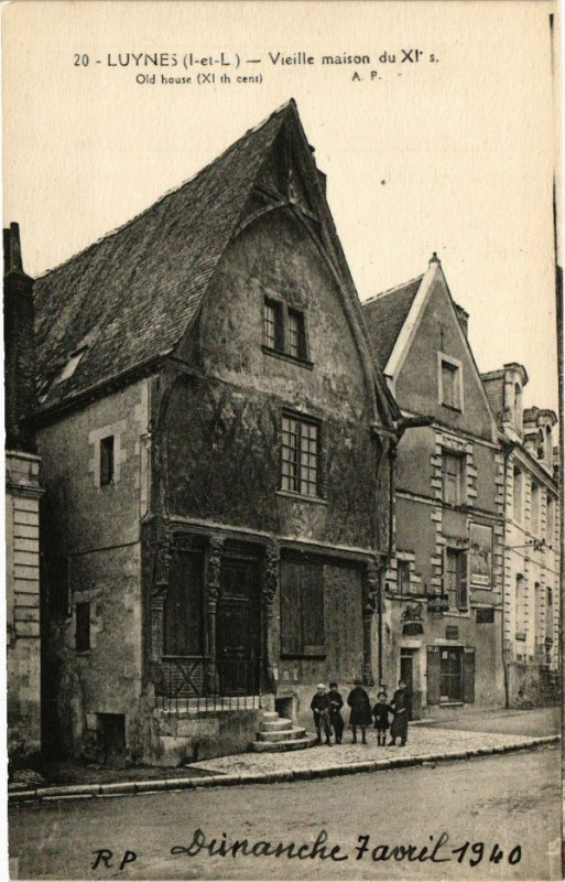 Carte postale ancienne Luynes - Vieille maison du Xi s. - Old haus (Xi th.cent à Luynes