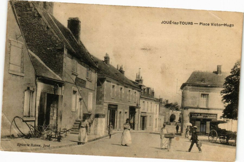 Carte postale ancienne Joue-lez-Tours - Place Victor - Hugo à Tours