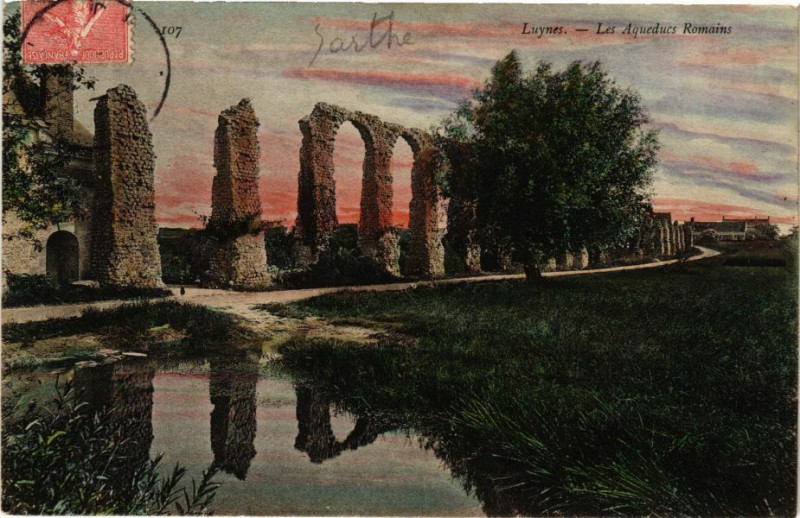 Carte postale ancienne Luynes - Les Aqueducs Romains à Luynes