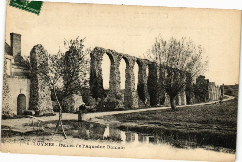 Carte postale ancienne Luynes - Ruines de 'Aqueduc Romain à Luynes