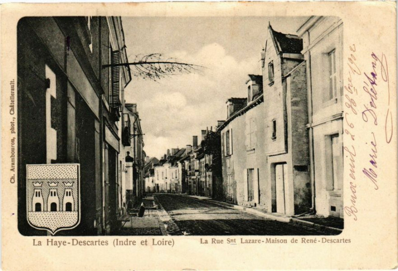 Carte postale ancienne La Haye Descartes(Indre et Loire) -La Rue Snt Lazare-Maison de René à Descartes