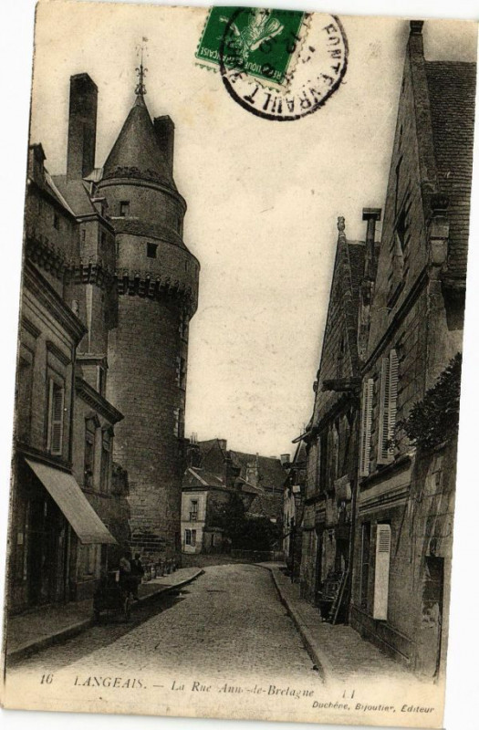 Carte postale ancienne Langeais - La Rue Anne-de-Bretagne à Langeais