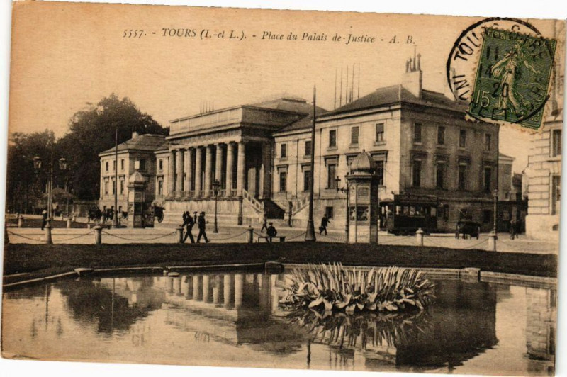 Carte postale ancienne Tours - Place du Palais de Justice à Tours