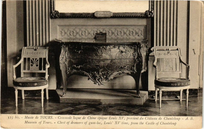 Carte postale ancienne Musée de Tours - Commode lague de Chine époque Louis Xv provient à Tours
