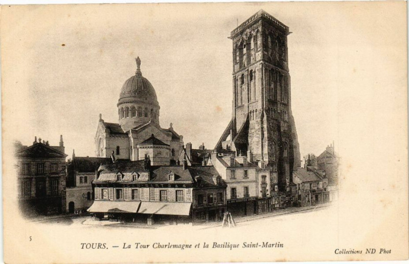 Carte postale ancienne Tours - La Tour Charlemagne et la Basilique St-Martin à Tours