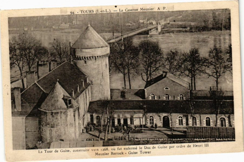 Carte postale ancienne Tours - La Caserne Meunier à Tours