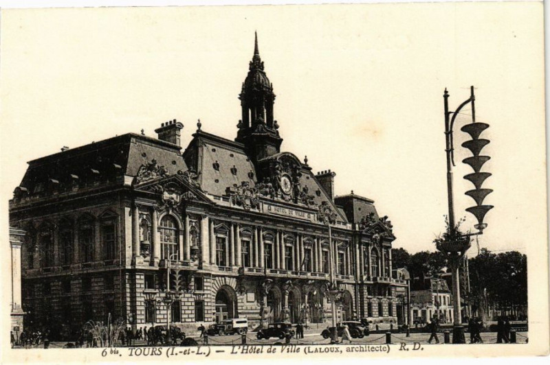 Carte postale ancienne Tours - L'Hotel de Ville (Laloux architecte) à Tours