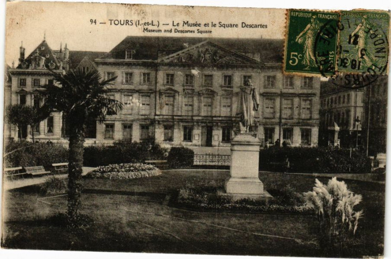 Carte postale ancienne Tours - Le Musée et le Square Descartes à Tours