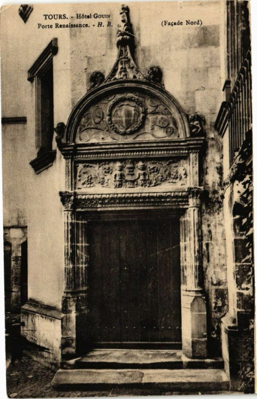 Carte postale ancienne Tours - Hotel Gouin - Porte Renaissance (Facade Nord) à Tours