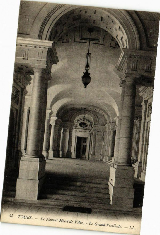 Carte postale ancienne Tours - Nouvel Hotel de Ville - Le Grand Vestibule à Tours