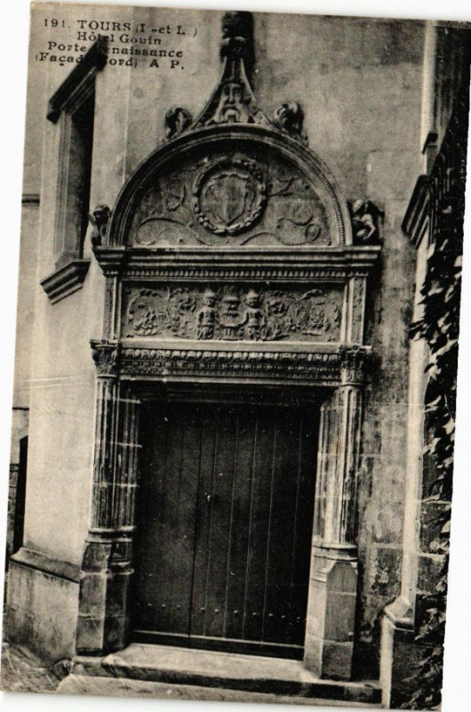 Carte postale ancienne Tours - Hotel Gouin - Porte Renaissance - Facade Nord à Tours
