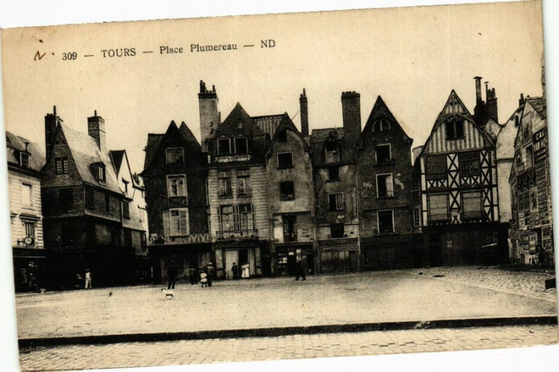 Carte postale ancienne Tours - Place Plumereau à Tours