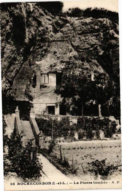 Carte postale ancienne Rochecorbon - La Pierre tombée à Rochecorbon