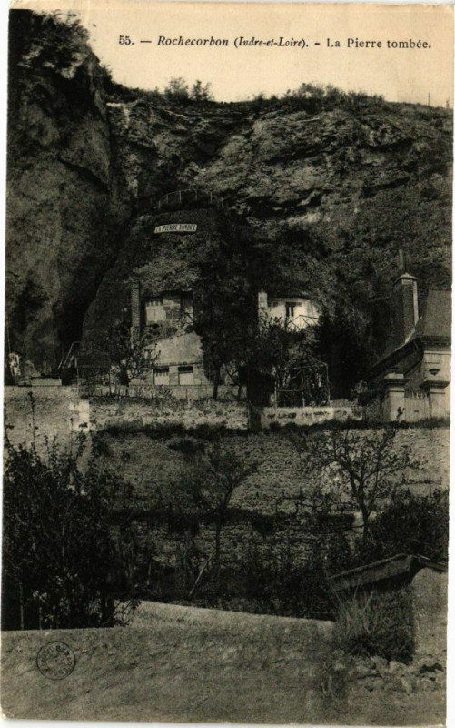 Carte postale ancienne Rochecorbon - La Pierre tombée à Rochecorbon