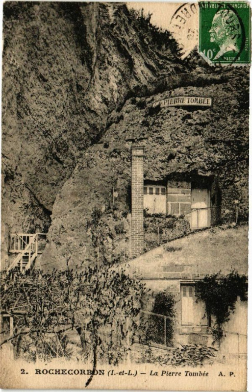 Carte postale ancienne Rochecorbon - La Pierre Tombée à Rochecorbon